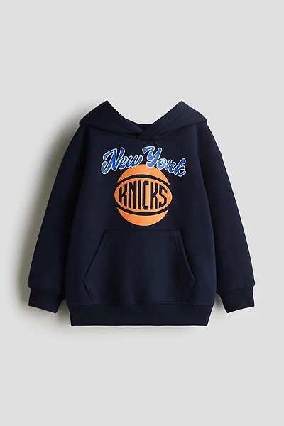 Chandail à capuchon imprimé