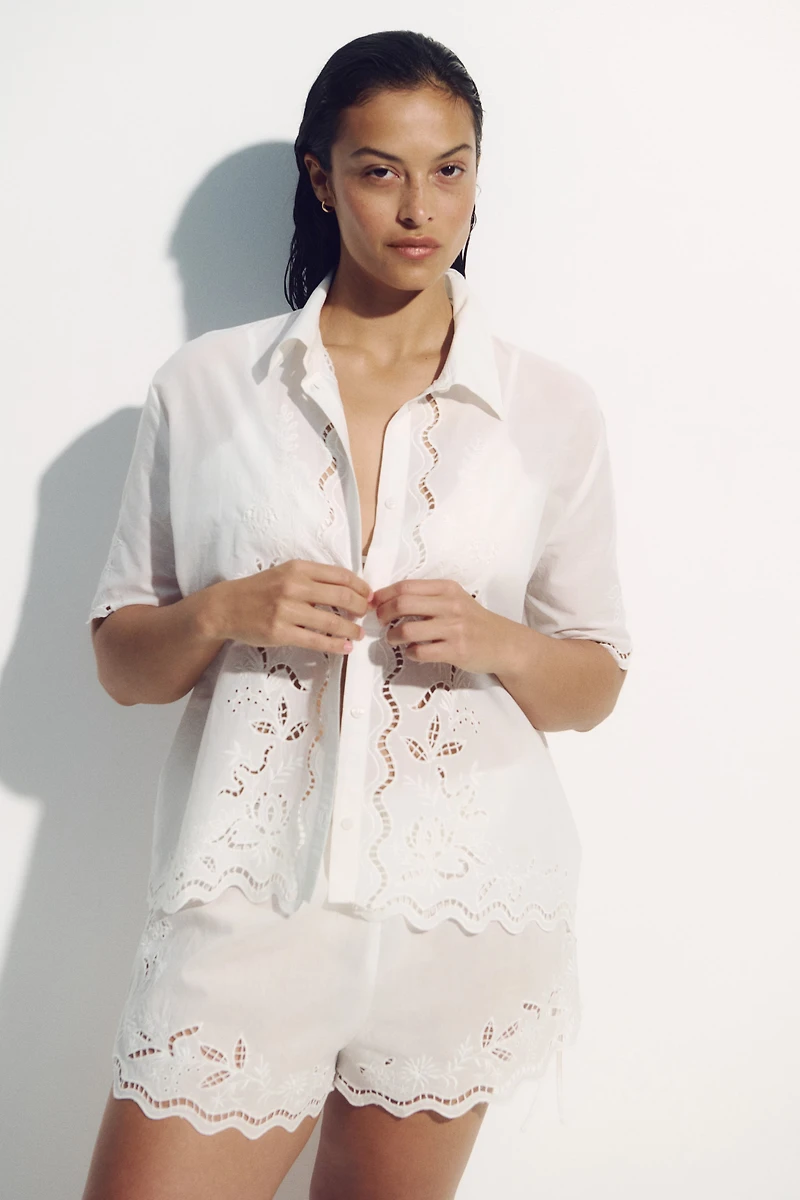 Chemise de plage en coton avec broderie anglaise