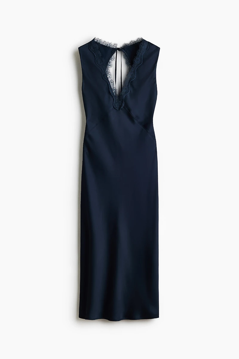 Robe à dos ouvert avec dentelle