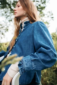 Blouse volantée en denim