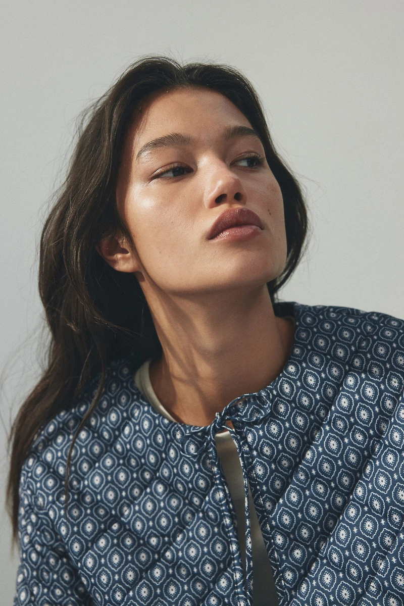 Veste matelassée avec fermeture à nouer