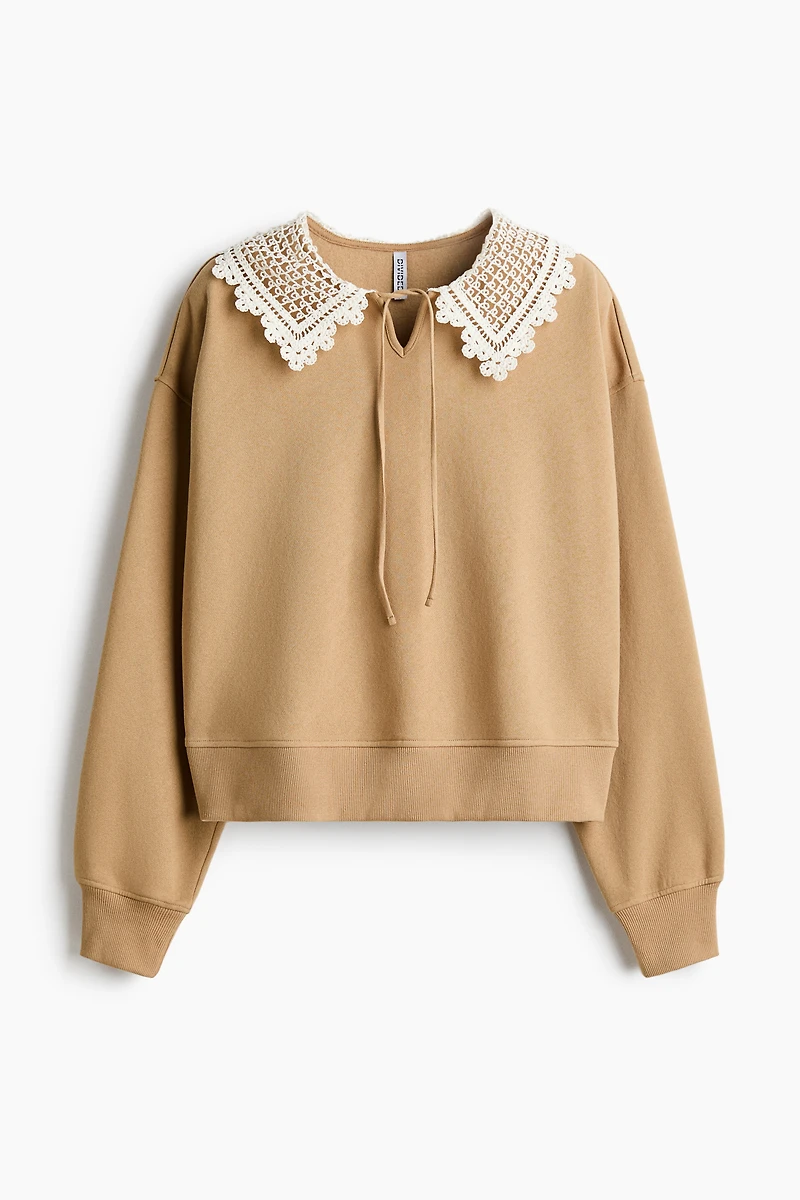 Sweatshirt with Collar