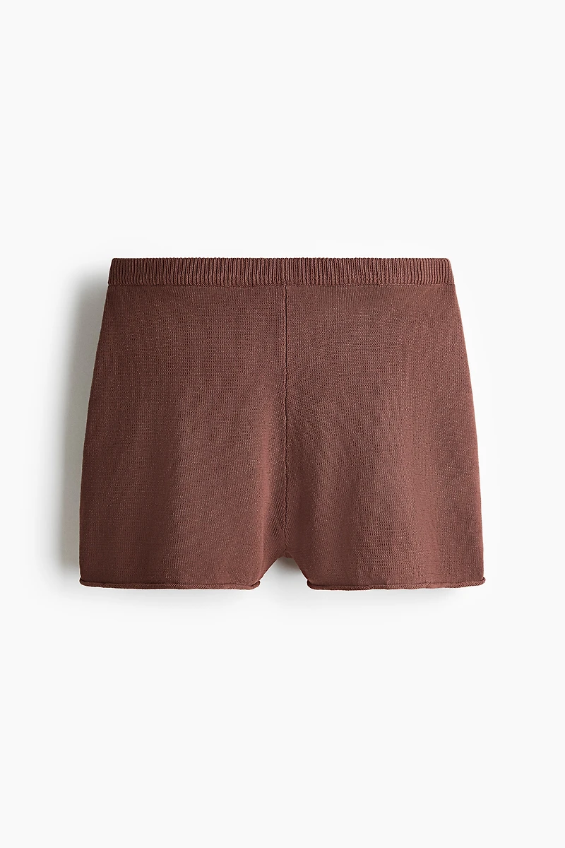 Short en tricot avec bords roulottés