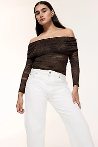 Haut épaules nues en dentelle