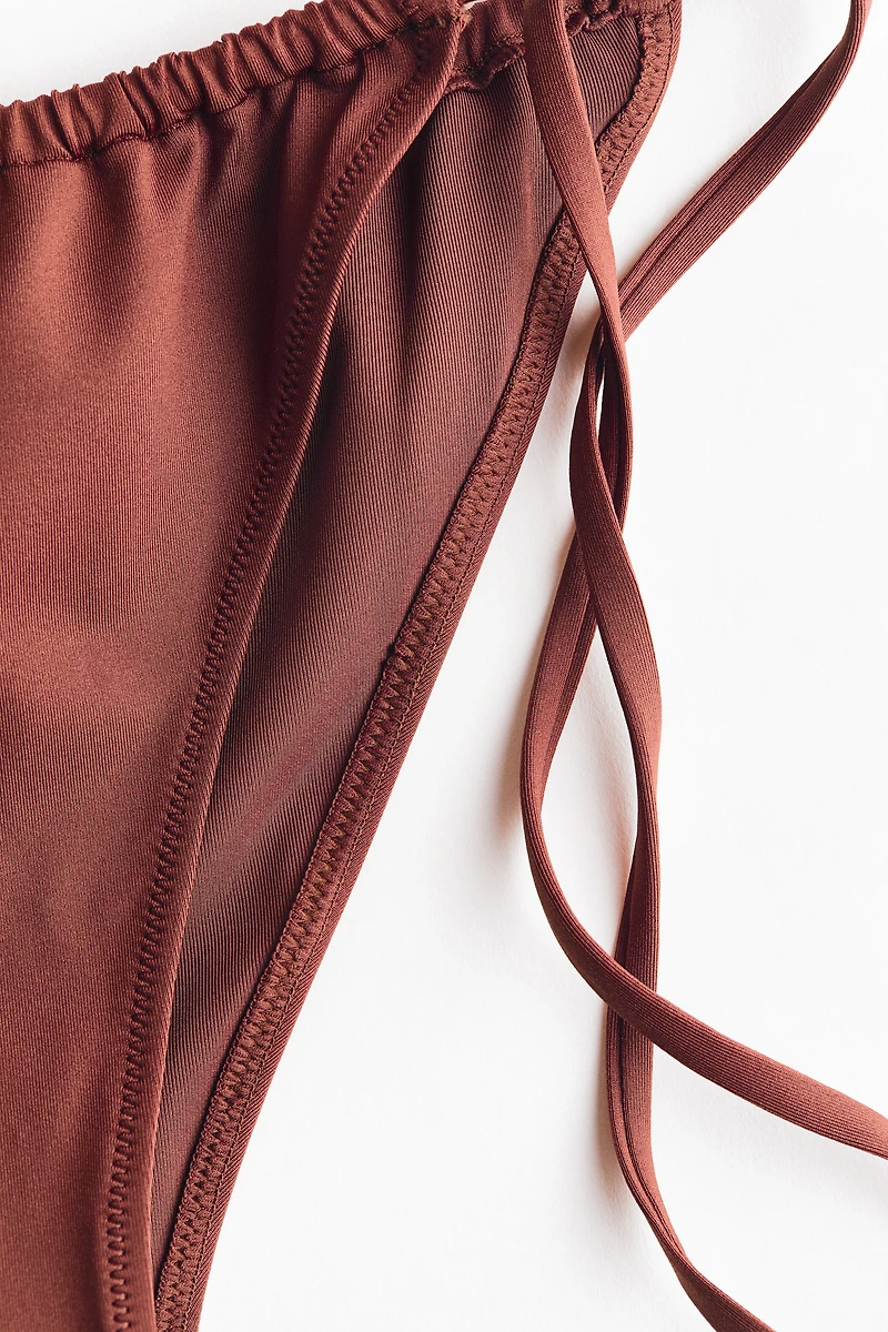 Culotte de bikini audacieuse Tanga à nouer