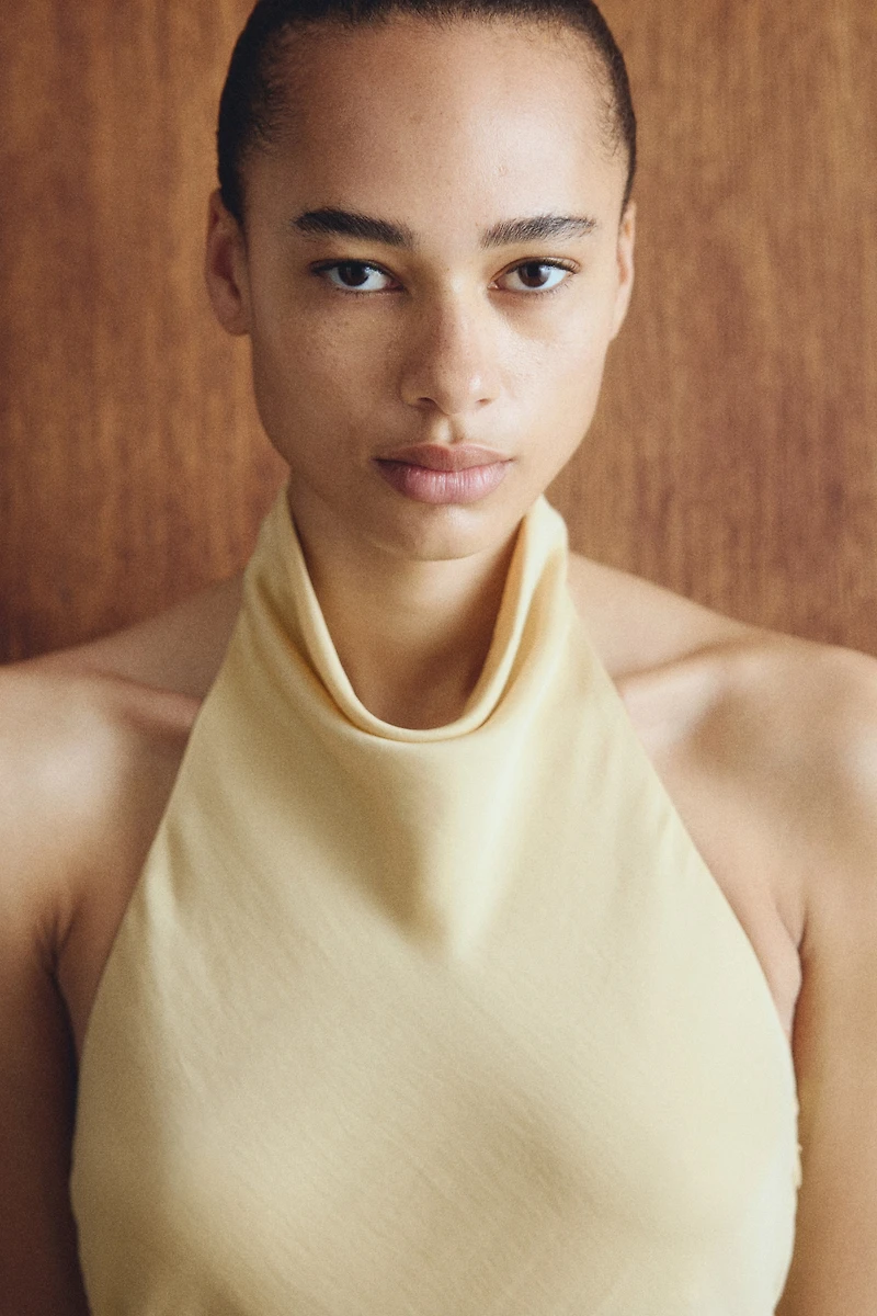 Robe dos nu asymétrique