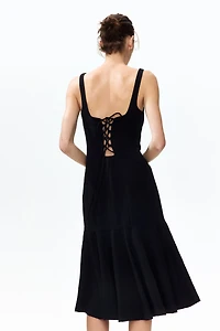 Robe midi avec jupe évasée