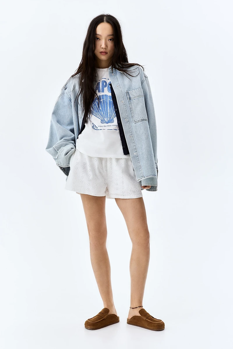 Short taille haute avec broderie anglaise