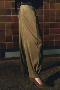 Barrel-Leg Pants