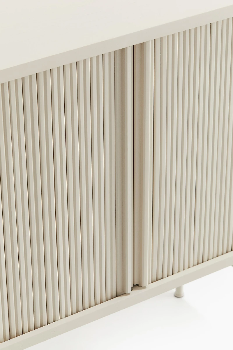 Placard avec portes à jalousie