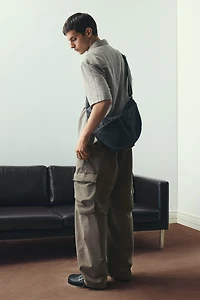 Pantalon cargo ample à effet délavé