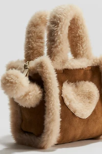 Sac à main avec détails duveteux