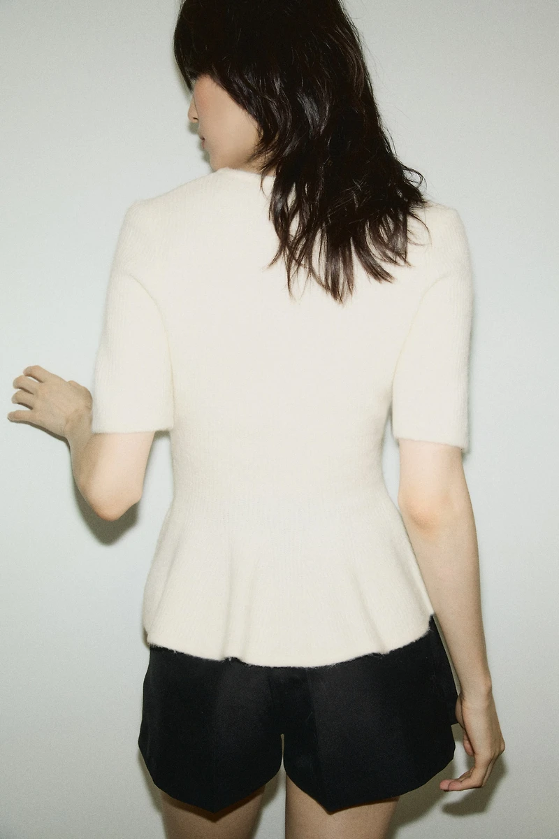 Haut péplum en tricot côtelé