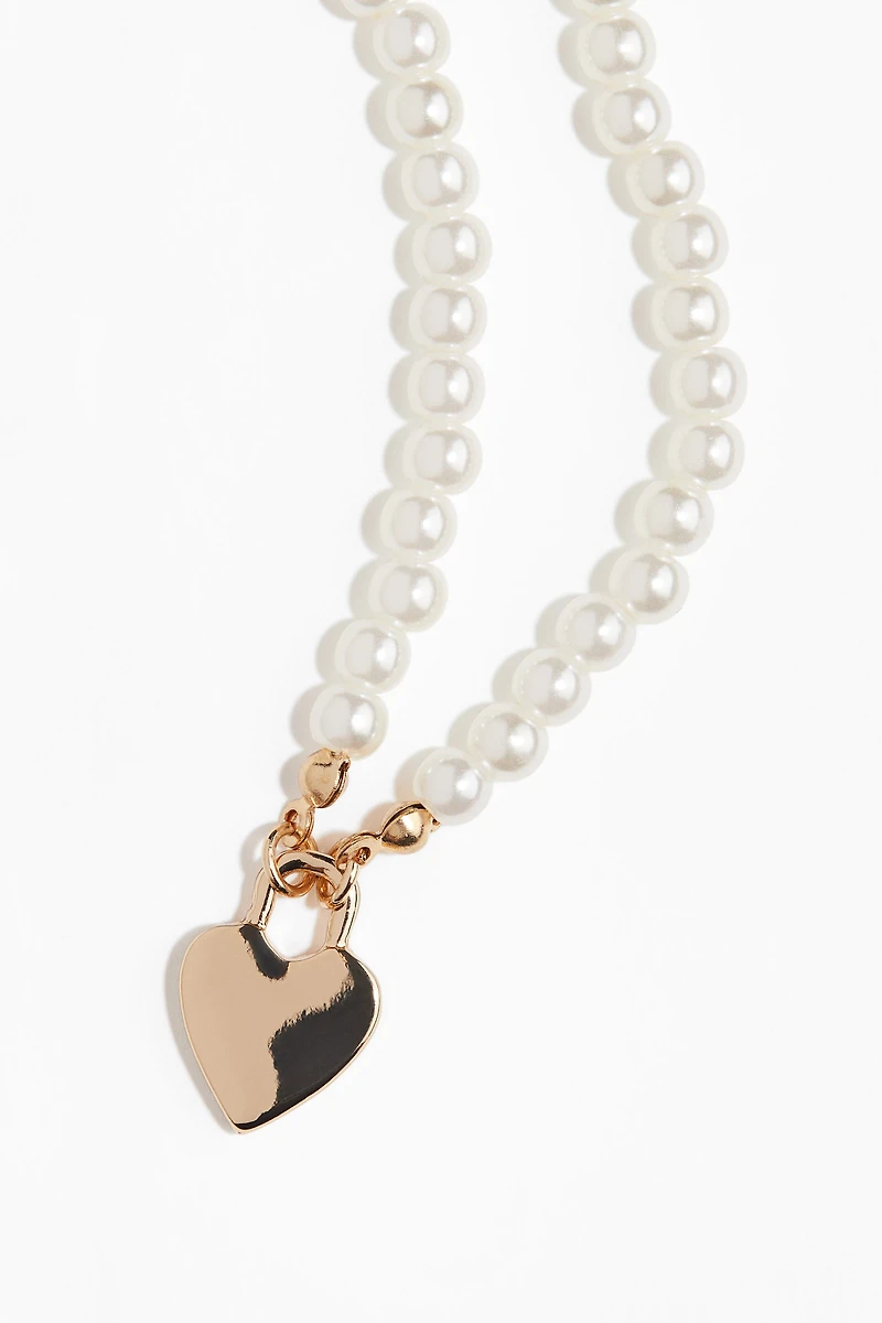 Collier de perles fantaisie avec pendentifs