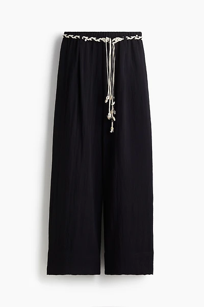Pantalon avec ceinture en macramé