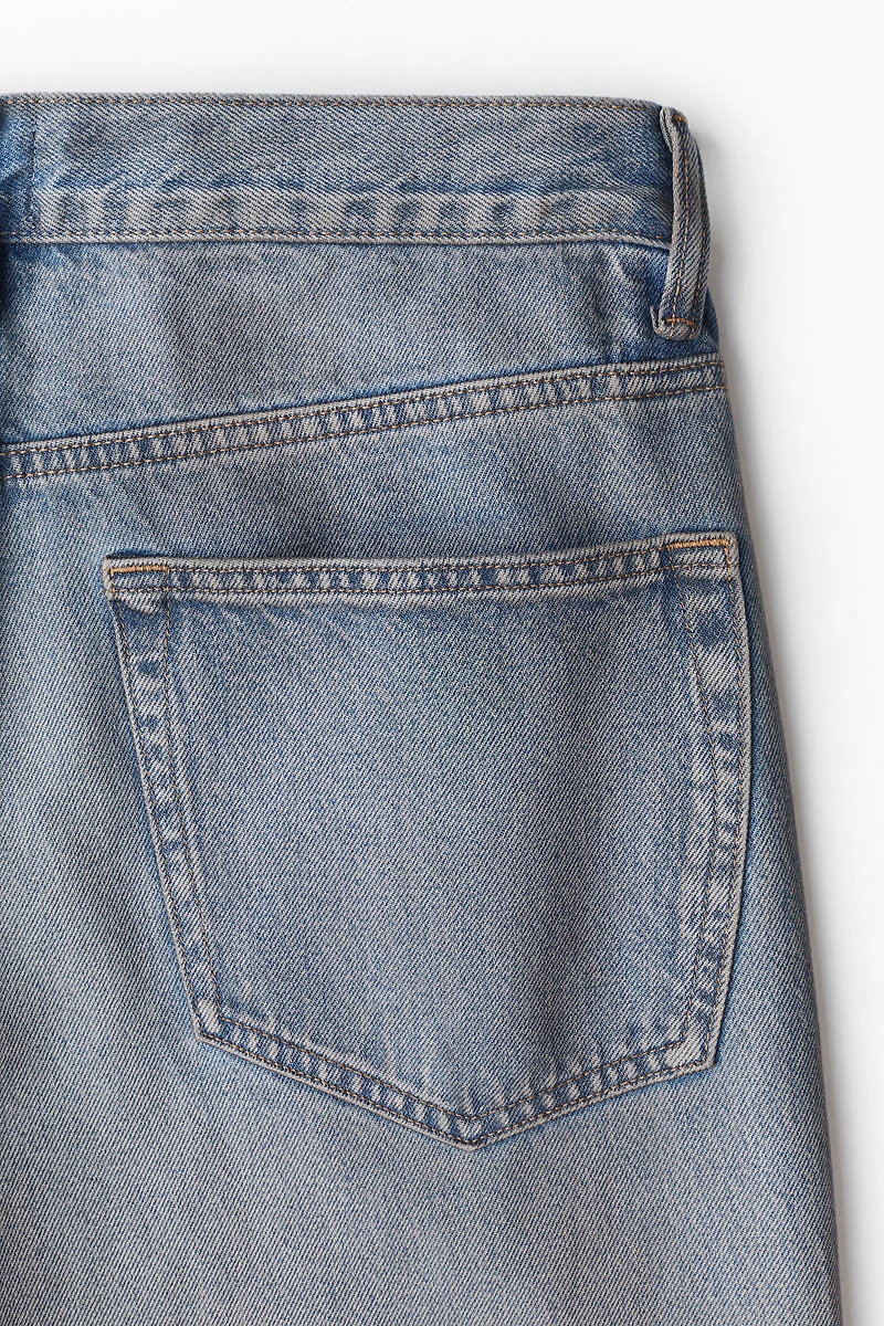 Jean droit et ample taille haute