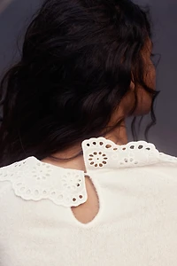 Chandail avec col en dentelle