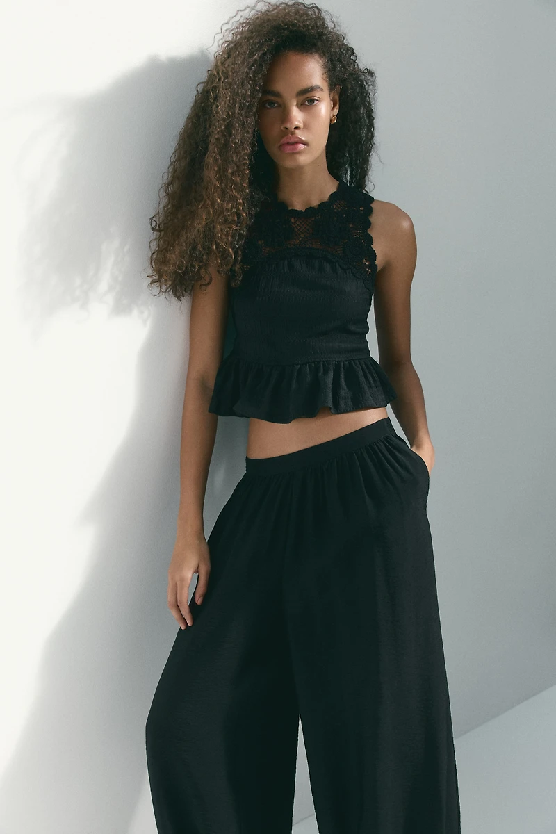 Haut texturé avec partie d’aspect crochet