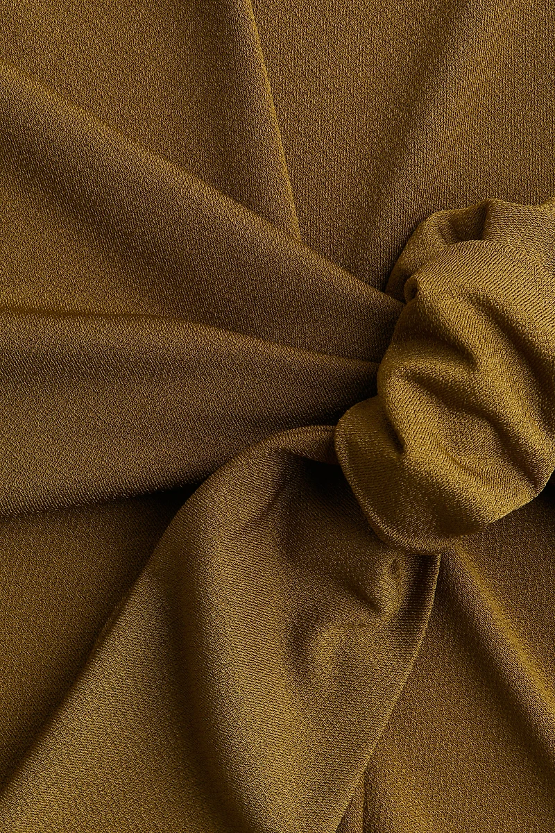 Tie-Detail Top