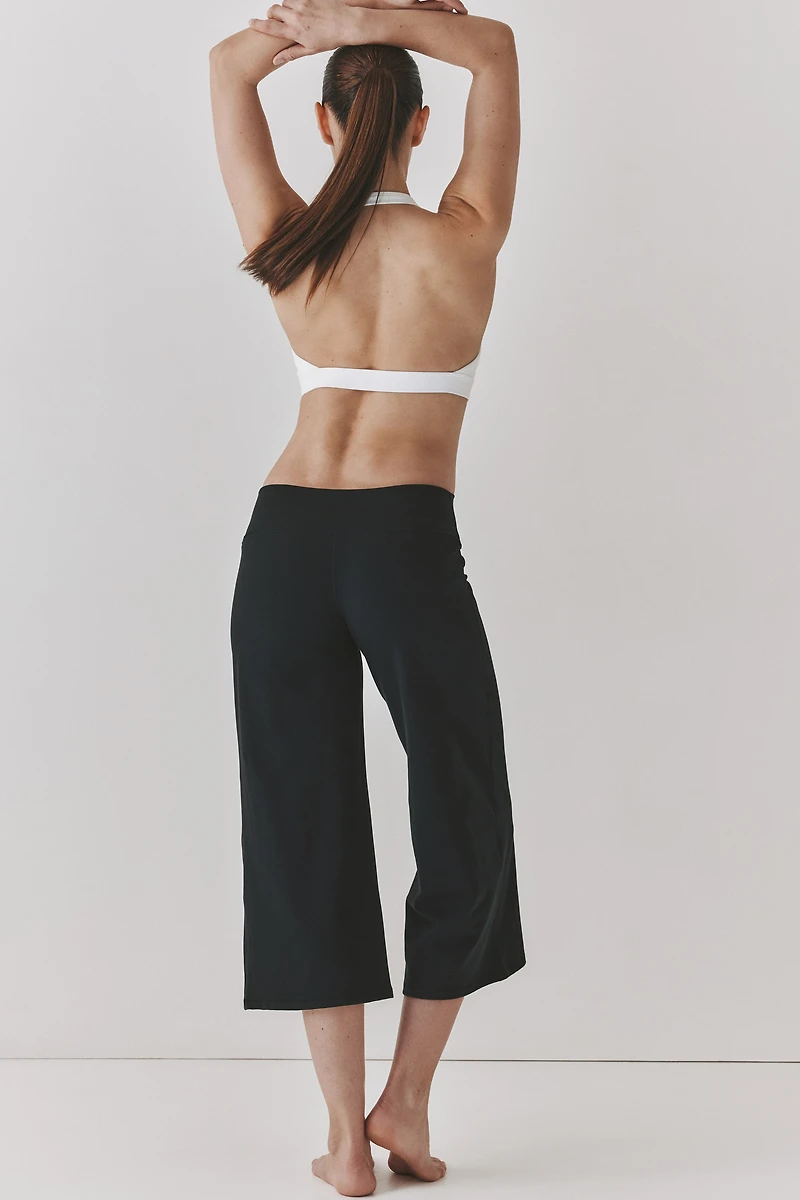 Wide-Leg Capri Sports Leggings with SoftMove™