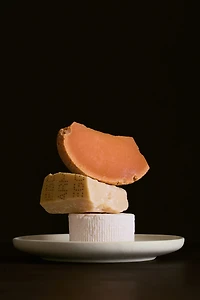 Lot de 2 petites assiettes avec glaçure réactive