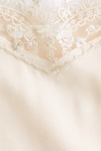 Haut à bretelles fines avec dentelle