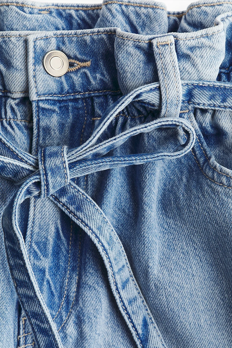 Jean large à ceinture plissée