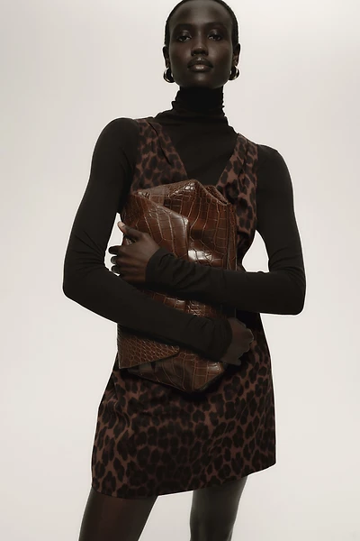 Robe cintrée à encolure en V