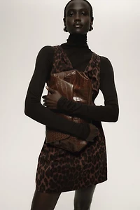 Robe cintrée à encolure en V