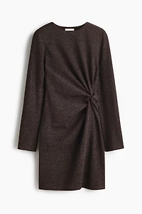 Robe avec détail torsadé