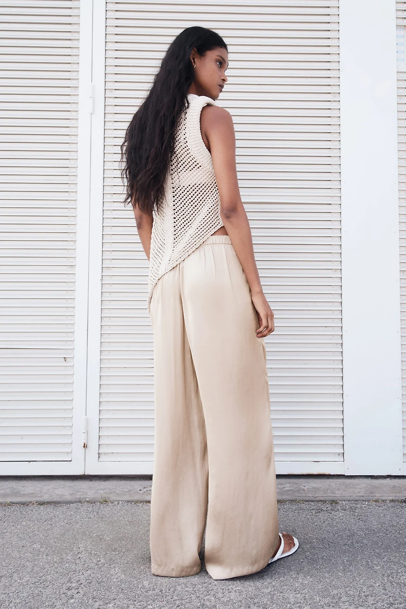 Pantalon en satin avec détail croisé