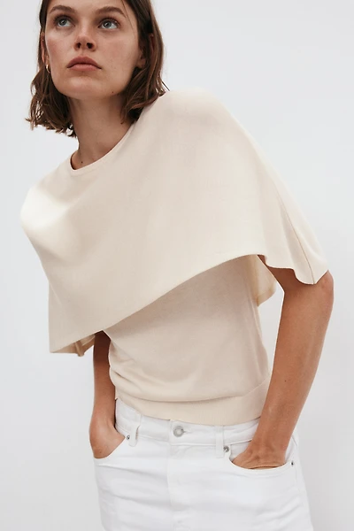 Fine-knit cape top