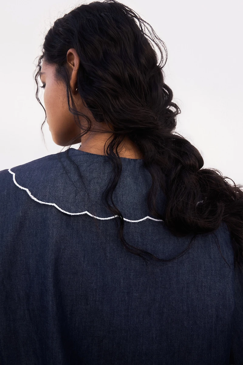Blouse en denim avec col brodé