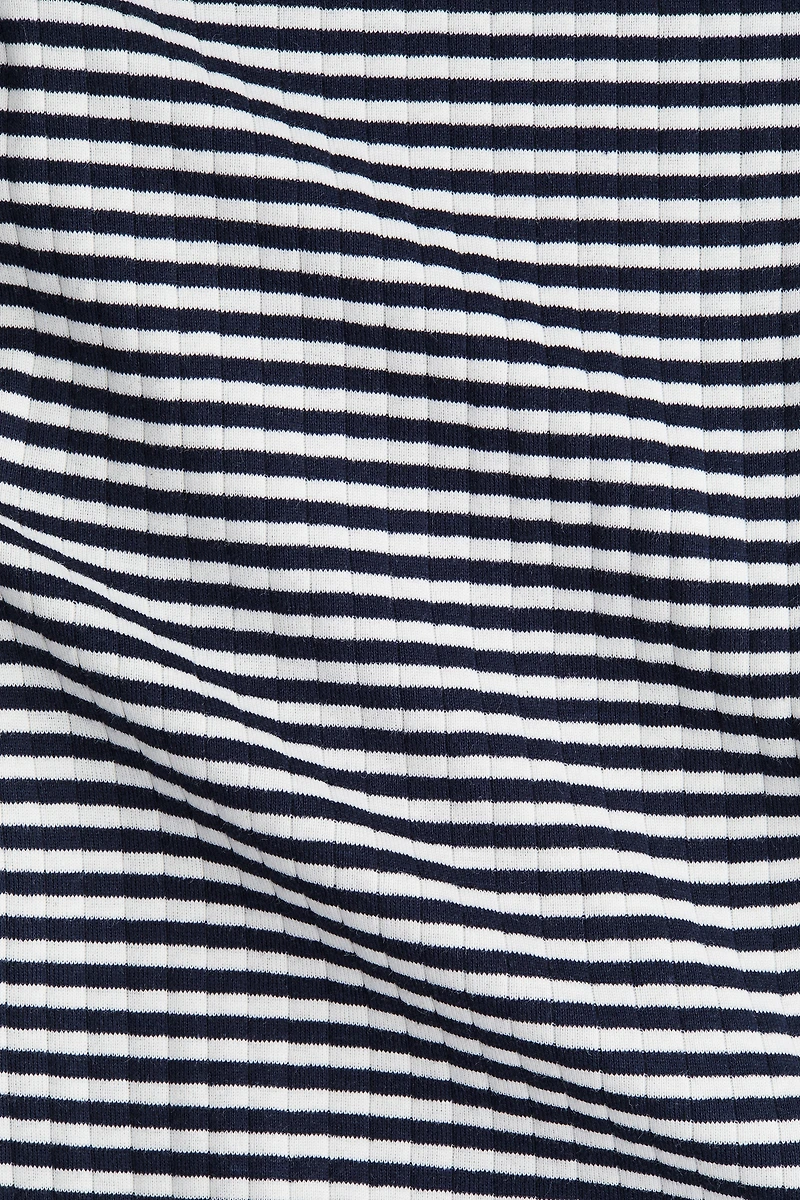 Robe côtelée avec dos dégagé