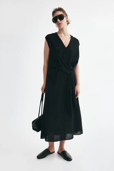 Robe sans manches avec détail croisé