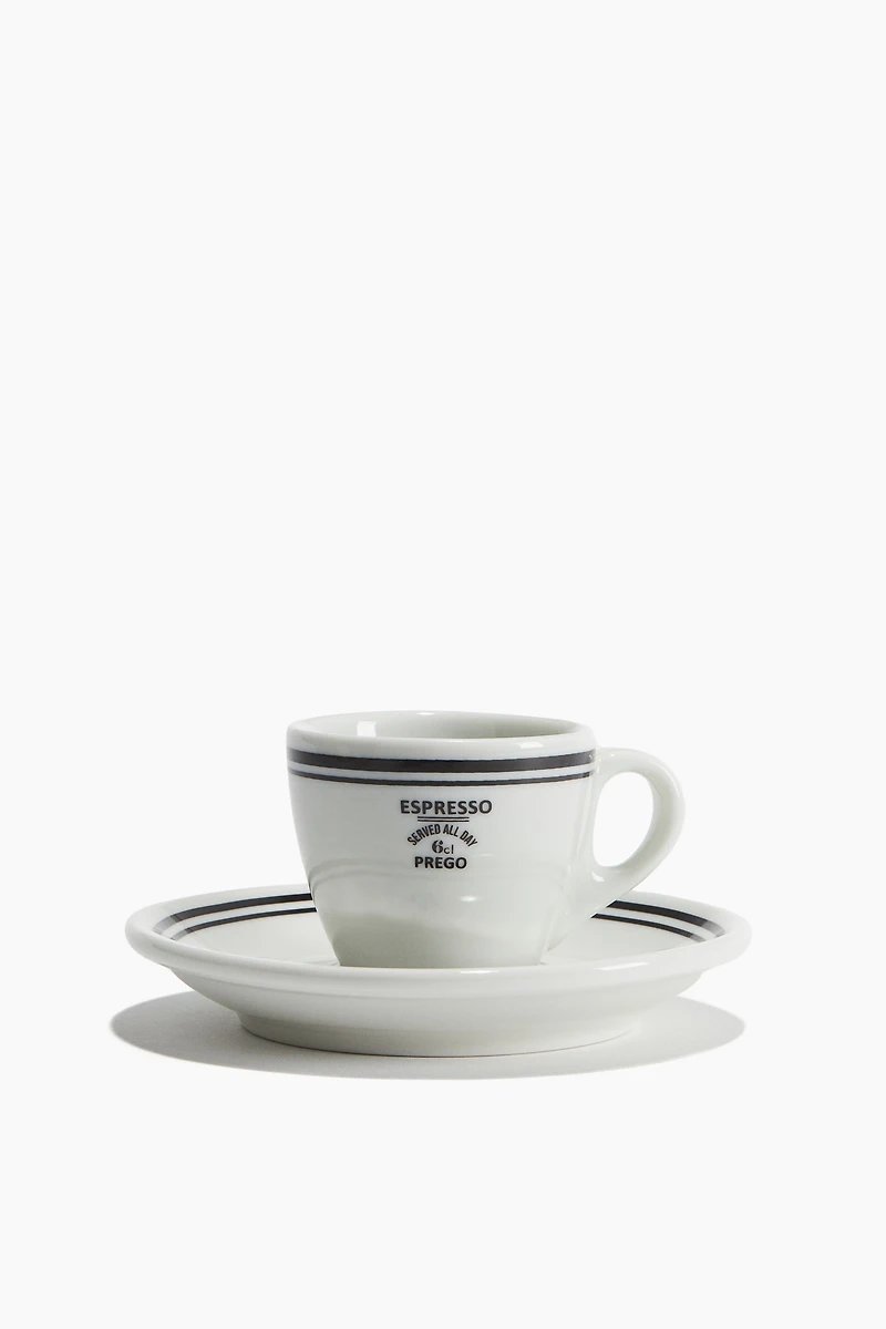 Tasse à expresso et soucoupe