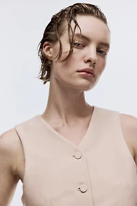 Chandail sans manches avec encolure en V et basque