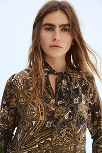 Robe avec col lavallière