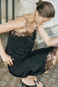 Jupe midi avec dentelle