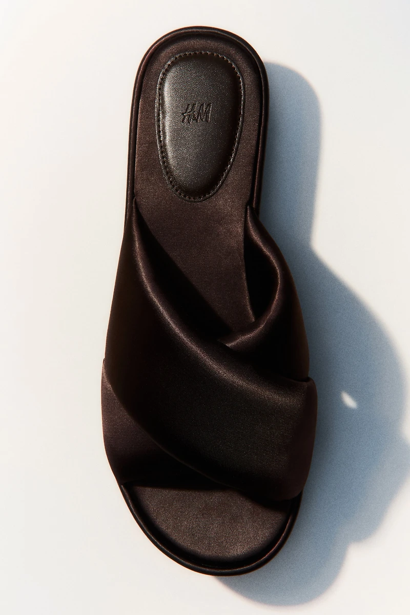 Chunky Flatform Sandals