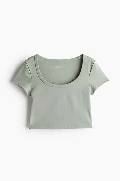 Cropped sports top with DryMove™