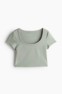Cropped sports top with DryMove™
