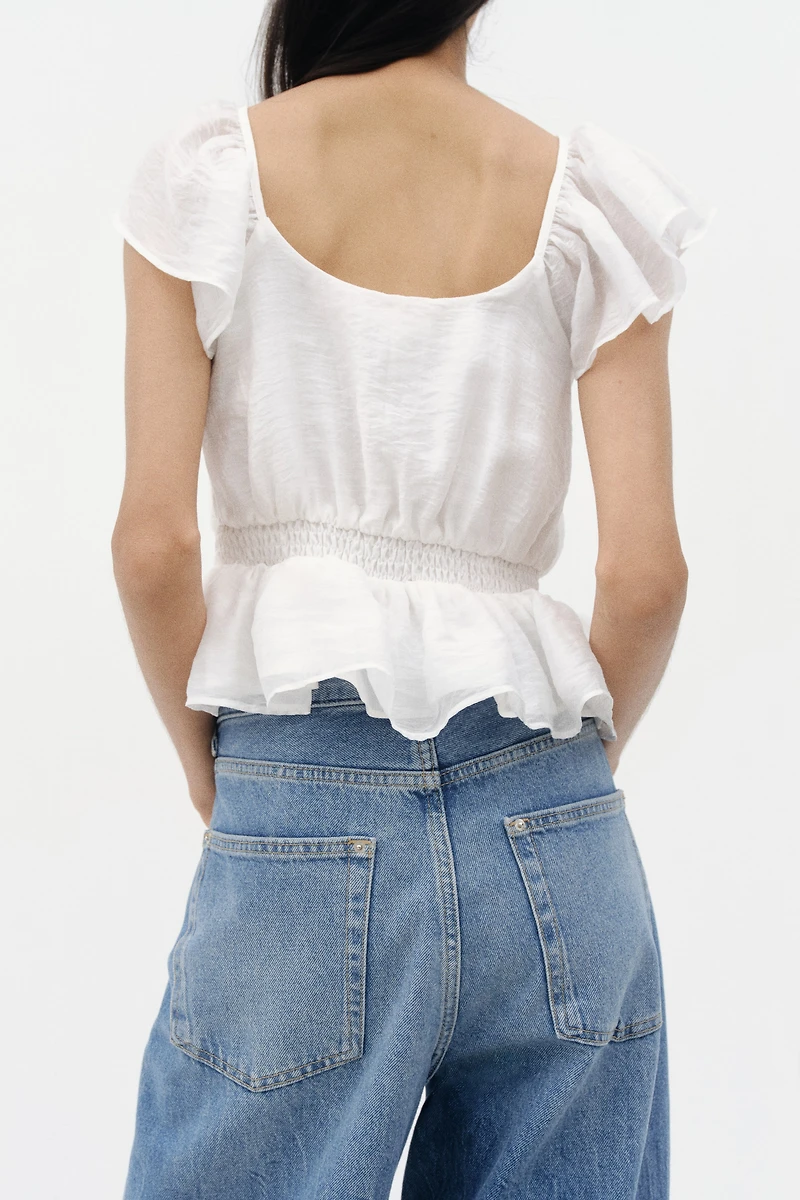 Blouse à manches volantées avec basque