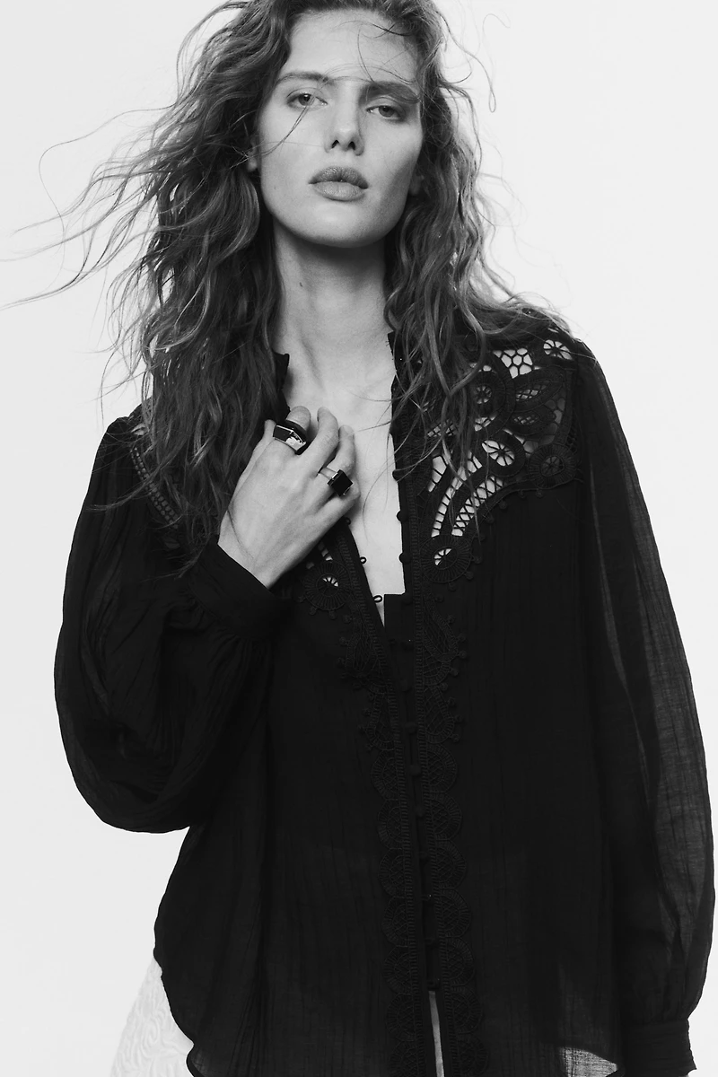 Blouse avec empiècement en dentelle