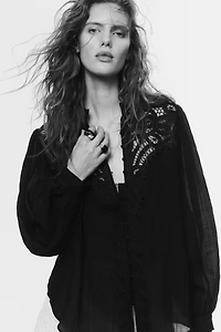 Blouse avec empiècement en dentelle