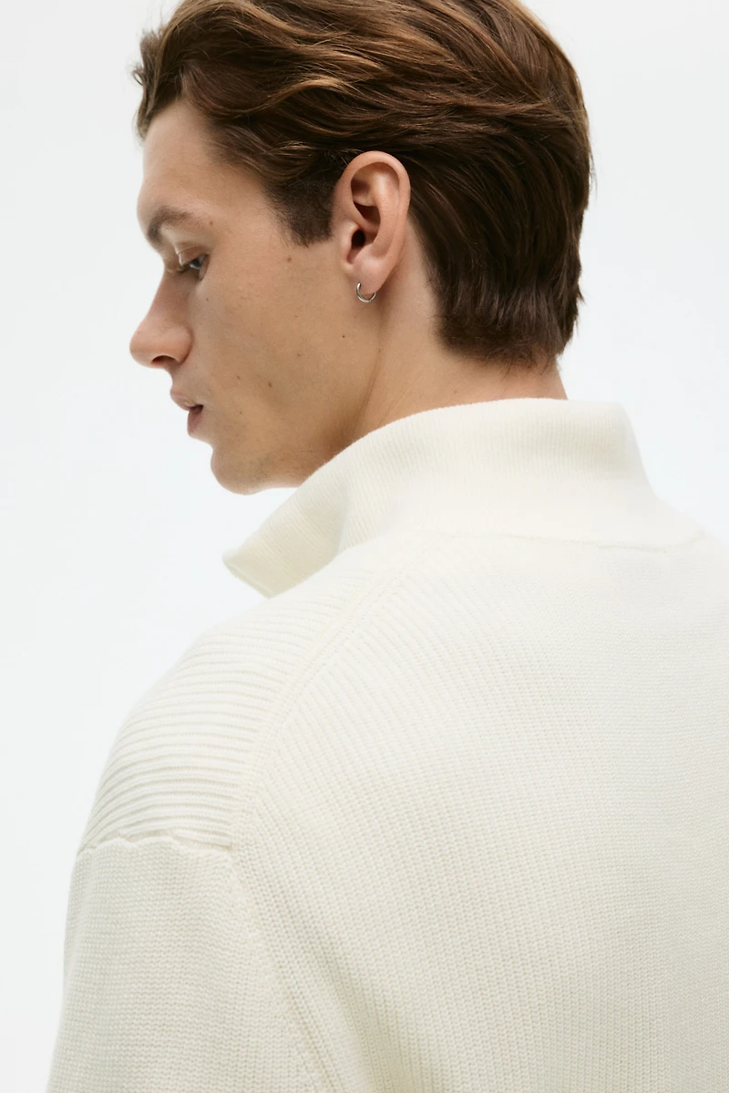 Chandail classique avec col à fermeture éclair