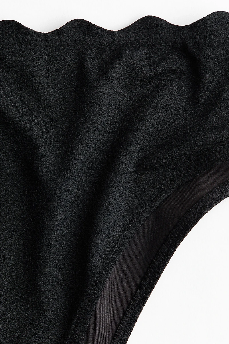 Culotte de bikini audacieuse échancrée