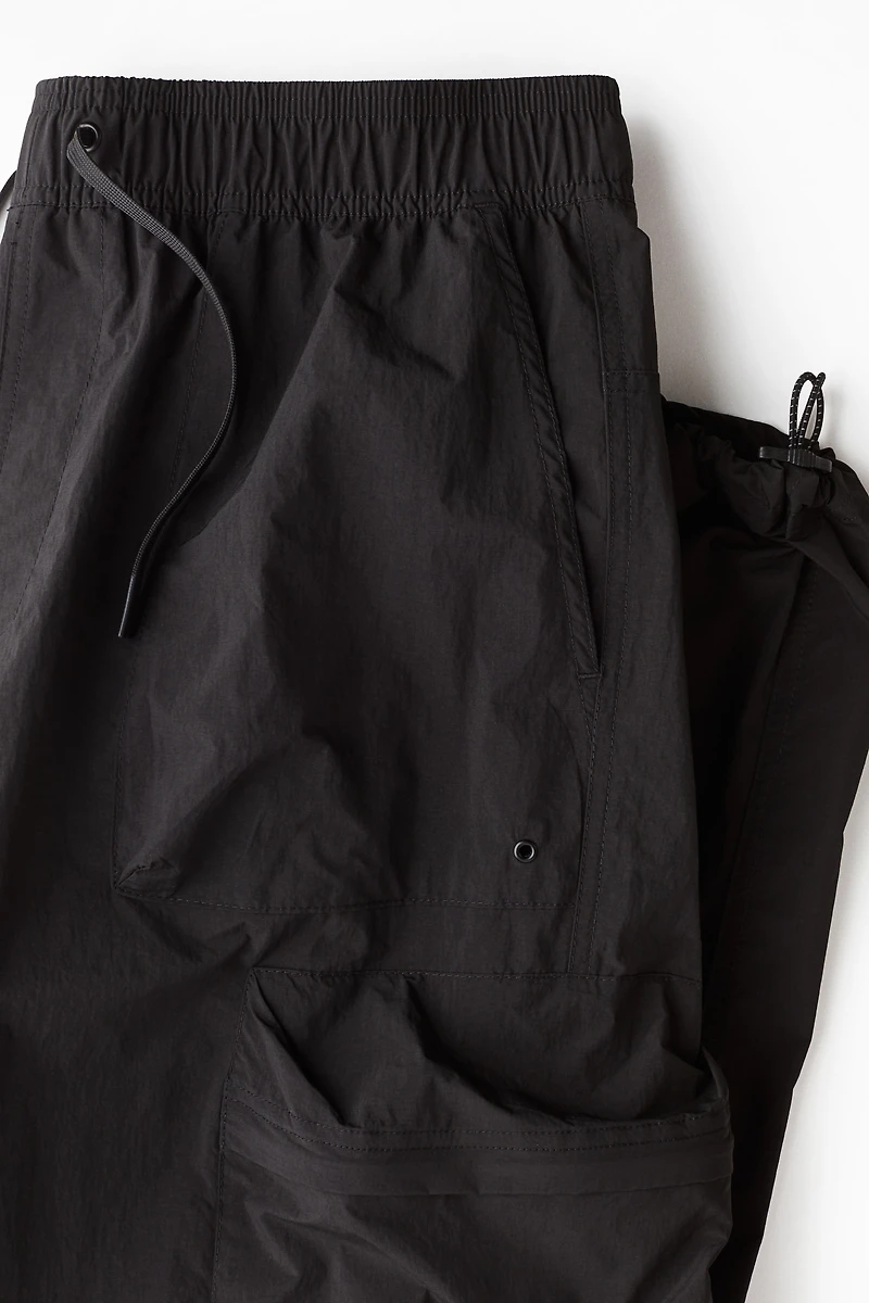 Loose-Fit Water-Repellent Cargo Pants