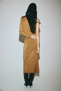 Robe asymétrique à effet drapé