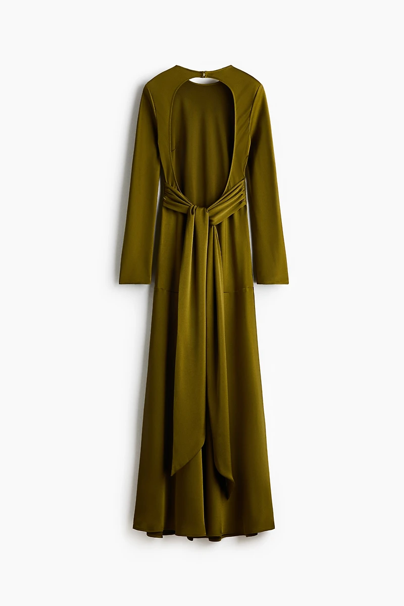 Robe avec dos ouvert et détail à nouer